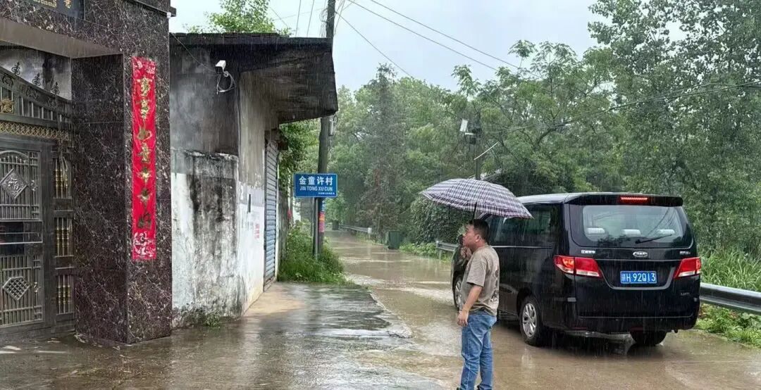 公交領(lǐng)航，鋪就教育新途