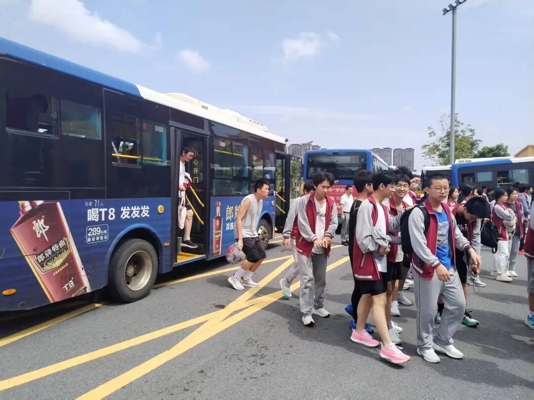 九江長運(yùn)：都昌公司完成當(dāng)?shù)刂袑W(xué)體考運(yùn)輸任務(wù)