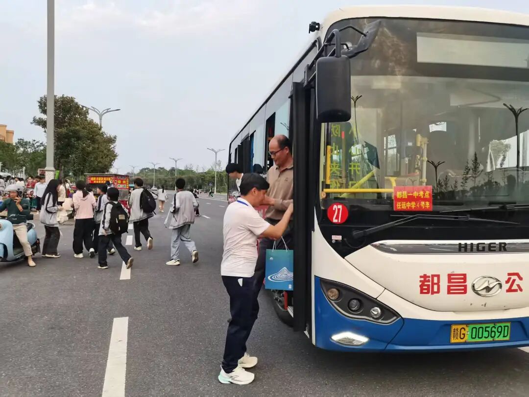 九江長運：完成都昌當(dāng)?shù)馗咧袑W(xué)業(yè)水平考試運輸任務(wù)