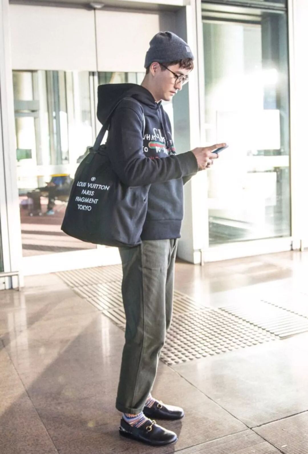 （预览的晚，所以文章的人另加寄礼品）是不是帮你的男评选一个Isson、流行时尚、新颖又不娘的包(图8)