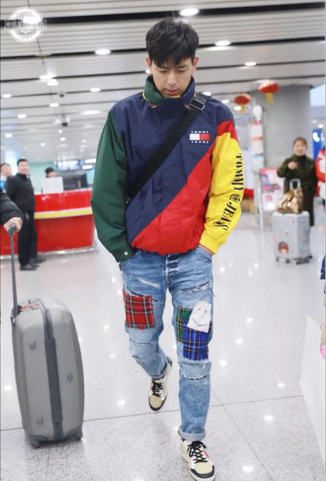 （预览的晚，所以文章的人另加寄礼品）是不是帮你的男评选一个Isson、流行时尚、新颖又不娘的包(图5)