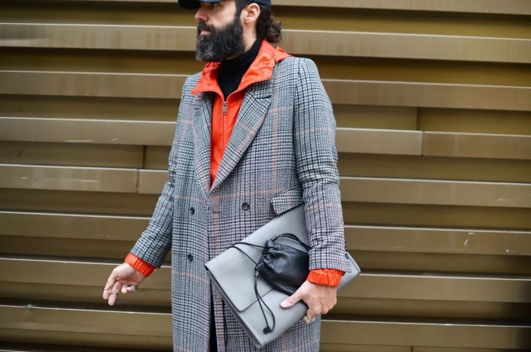 （预览的晚，所以文章的人另加寄礼品）是不是帮你的男评选一个Isson、流行时尚、新颖又不娘的包(图7)