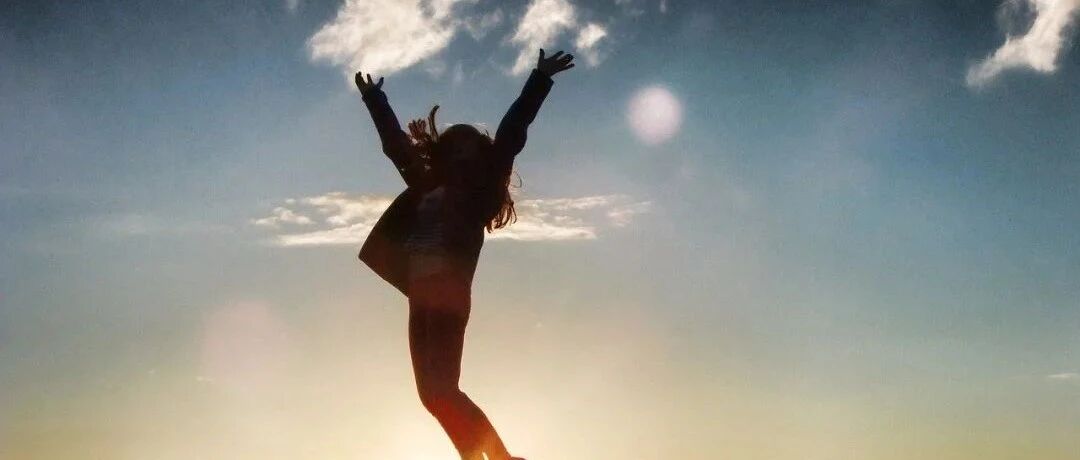 人到中年：不诉沧桑，自己撑伞。藏锋守拙，谦逊待人。懂得沉淀，锐气不减