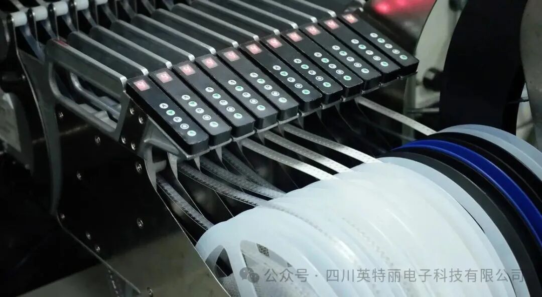 毫米级精度背后的科技：SMT贴片机工作原理揭秘(图2)
