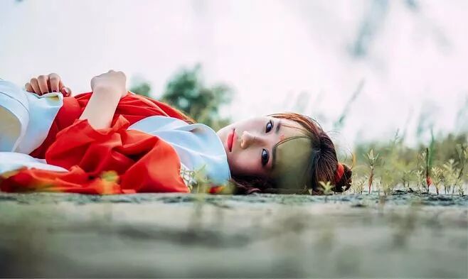 第01章 人若犯我,我必还之 "三小姐,宋妈妈把新做的小袄送过来了,小姐