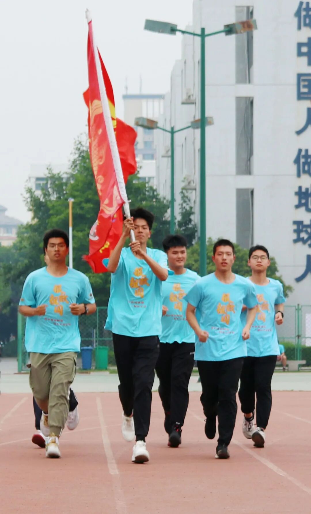 鹤壁市高中举行2021届献礼建党100周年暨毕业典礼活动