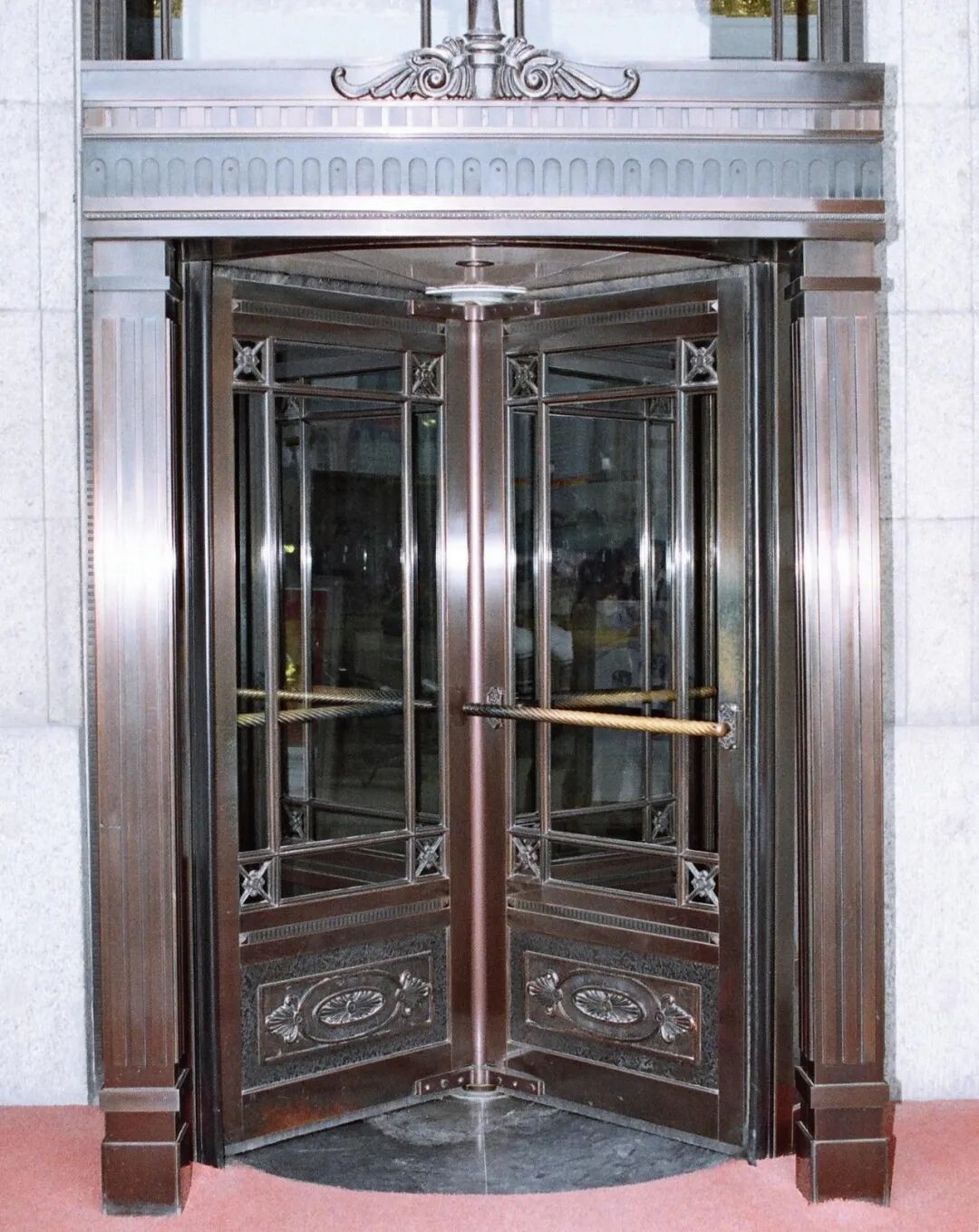 旋转门是什么现象_旋转门图片_旋转门