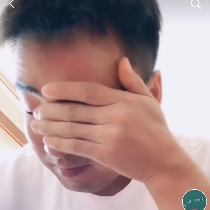 最“卑微”班主任！高考后被全班“群殴”