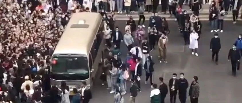 李兰娟来了！高校秒变“追星”现场……