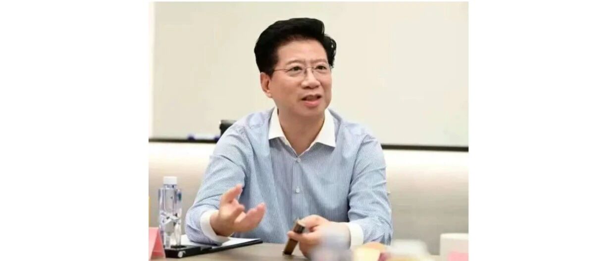 “一视同仁，就业不再分应届生和往届生”？