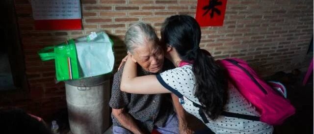 痛心！又一人去世，她们还在等待道歉