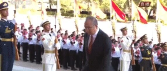 以国之名，致敬！看到他们的脚步，瞬间泪目…