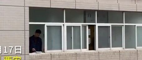 太拼！考研生每天站窗口背书7小时，最后一幕酸了…