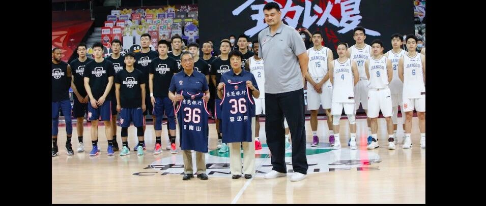 钟南山夫妇现身了！遇到“最萌”身高差......