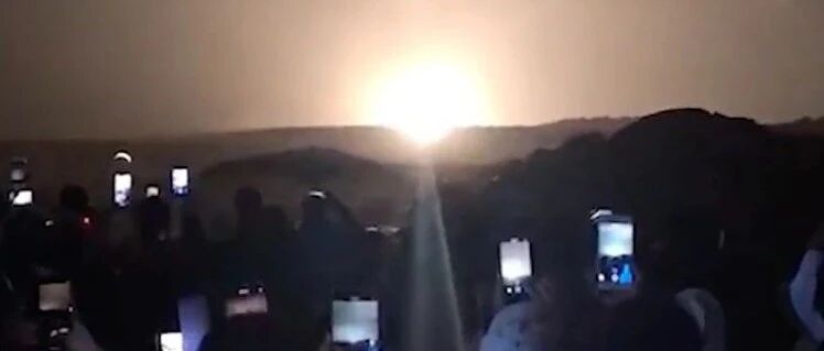 狂追进度！凌晨，弹幕刷屏…场外这一幕火了