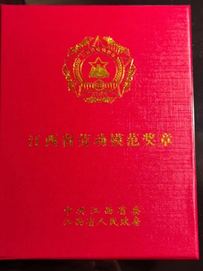 致敬实干者 | 佰盈体育曾德强的劳模之路：造好鞋、带好队、尽好责