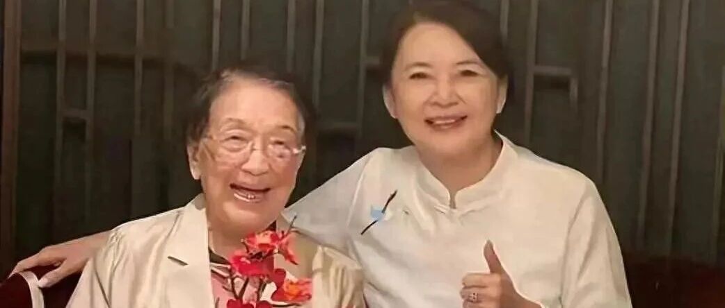 胡慧中为婆婆庆101岁寿辰!一家合照太违和,女儿穿裙子近200斤,看到她眼神我有点酸