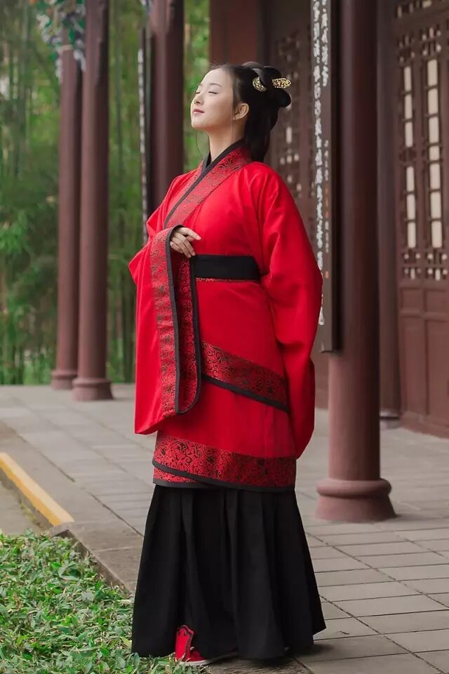 没有扣子只靠系带的汉服深衣到底怎么穿