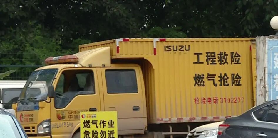 勘察外业注意安全！今天下午广西某勘察钻机打爆燃气！泄露燃气喷射七八米高！的图2