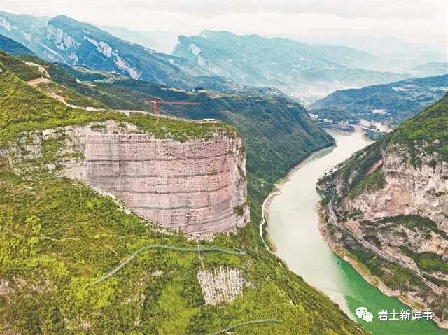大国岩土！这个乌江边的“超级工程”！危岩体防护技术给180米悬崖峭壁穿上“盔甲”！的图11