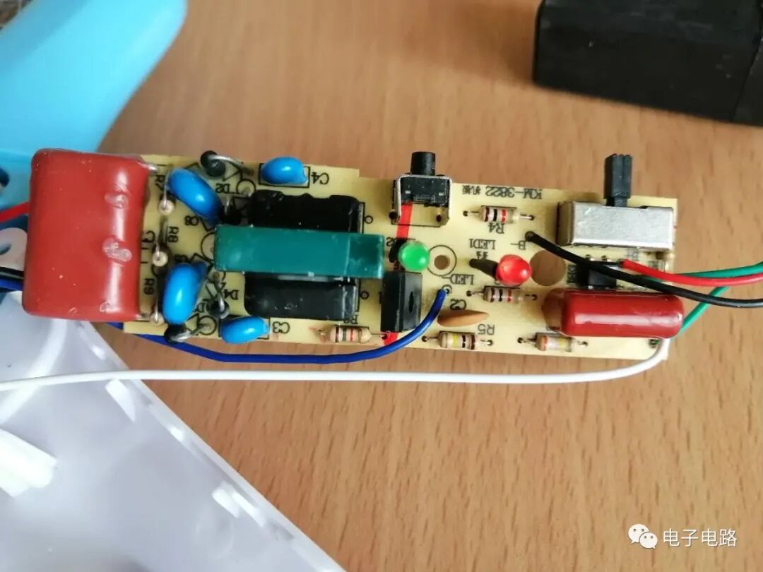一個電蚊拍居然有這么多電路，你都學廢了嗎？的圖7