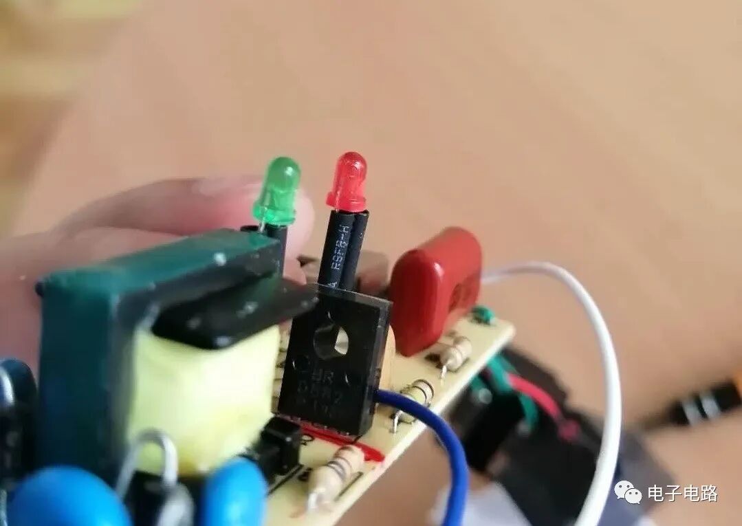 一個電蚊拍居然有這么多電路，你都學廢了嗎？的圖10