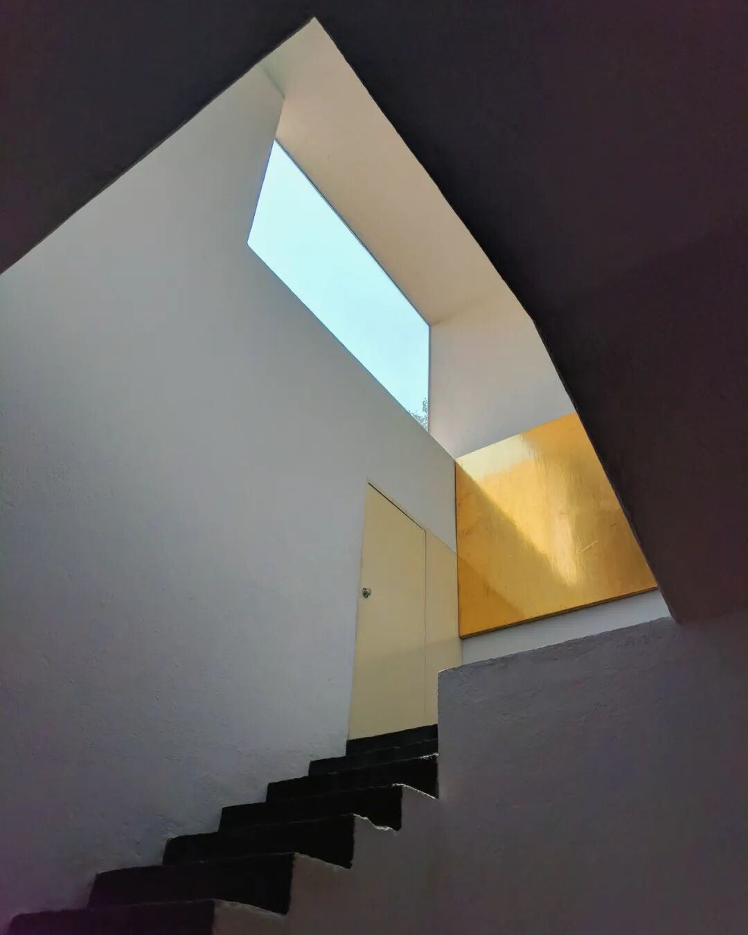 巴拉甘自宅,门厅08 网络继续往前穿过一个折叠羊皮