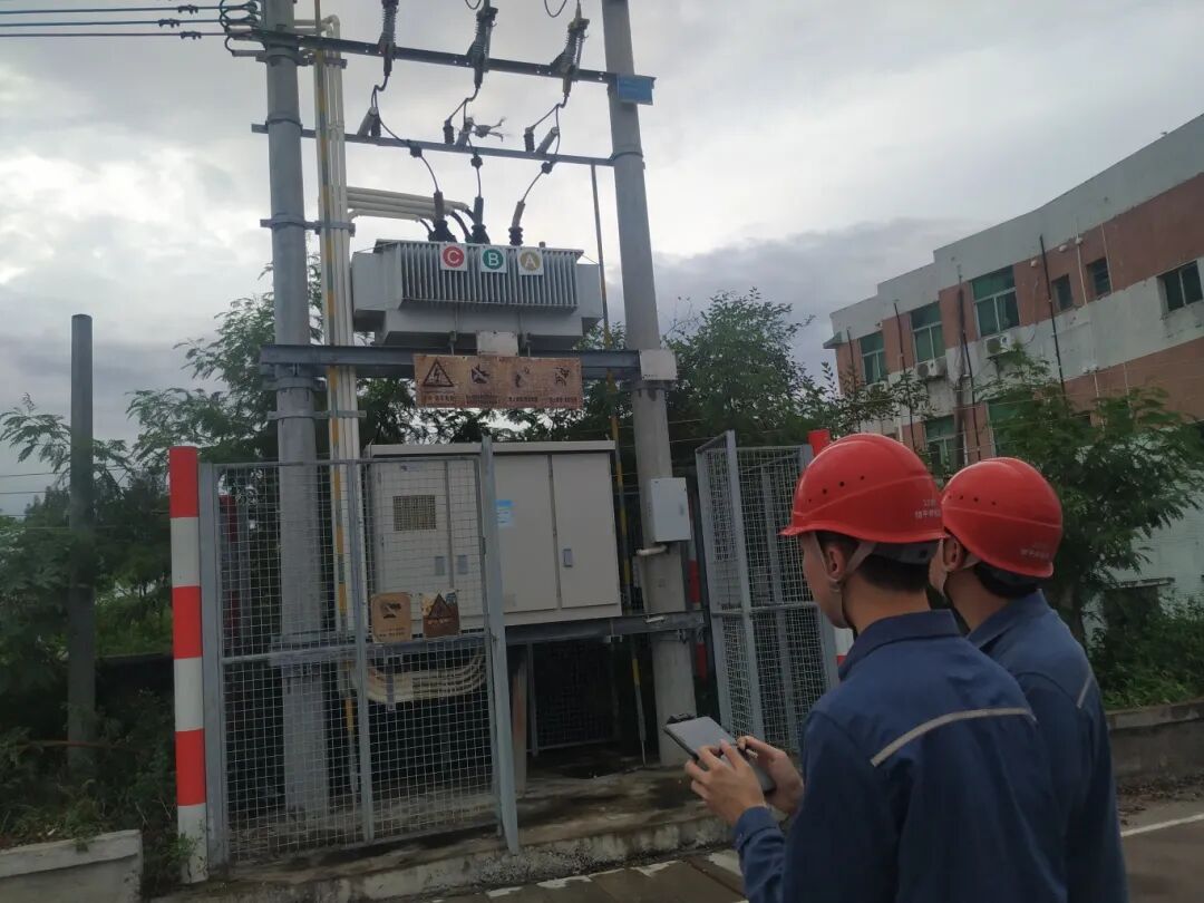 饶平供电局开展台风前特巡及用电检查(1).jpg
