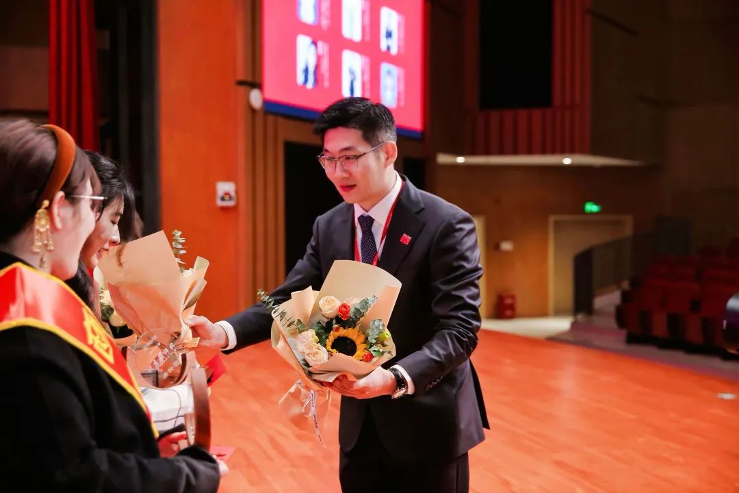 “万物向新 聚势而生” | 2024年度表彰大会暨2025年新春年会隆重举行(图43)