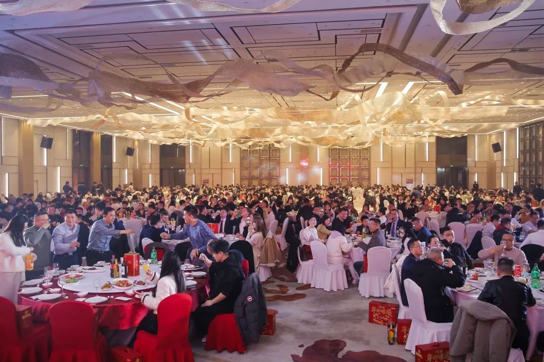 “万物向新 聚势而生” | 2024年度表彰大会暨2025年新春年会隆重举行(图76)