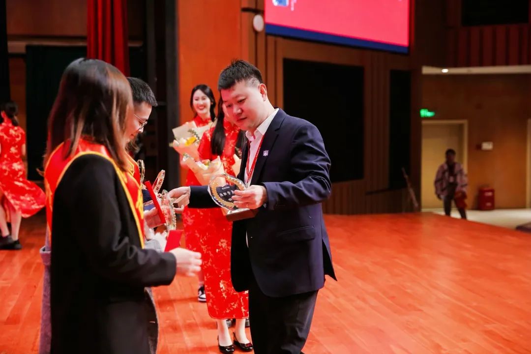 “万物向新 聚势而生” | 2024年度表彰大会暨2025年新春年会隆重举行(图45)