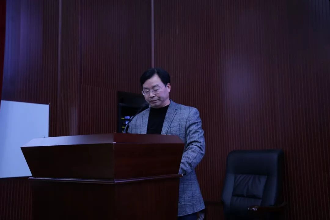 副校长唐忠民宣读了表彰决定.