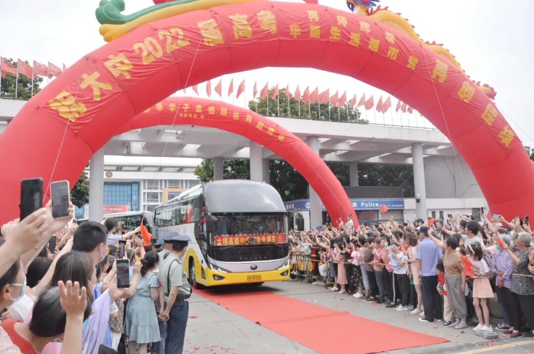 江都区大桥高级中学高考七天乐系列活动六鸣炮寓意惊人志亮剑出征誓