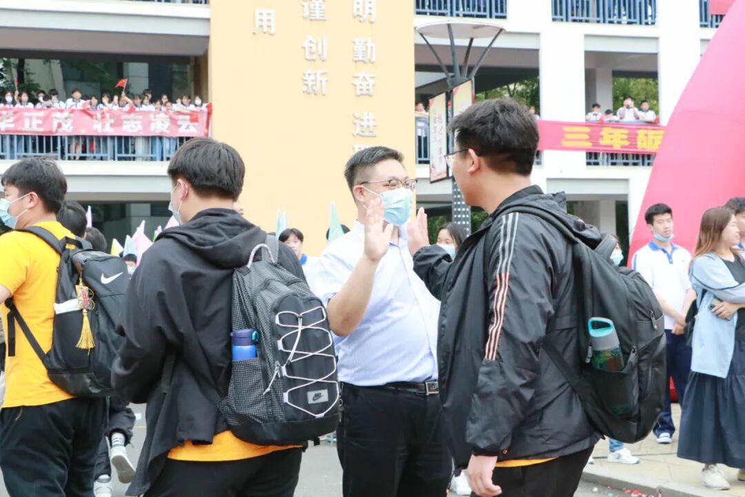 江都区大桥高级中学高考七天乐系列活动六鸣炮寓意惊人志亮剑出征誓