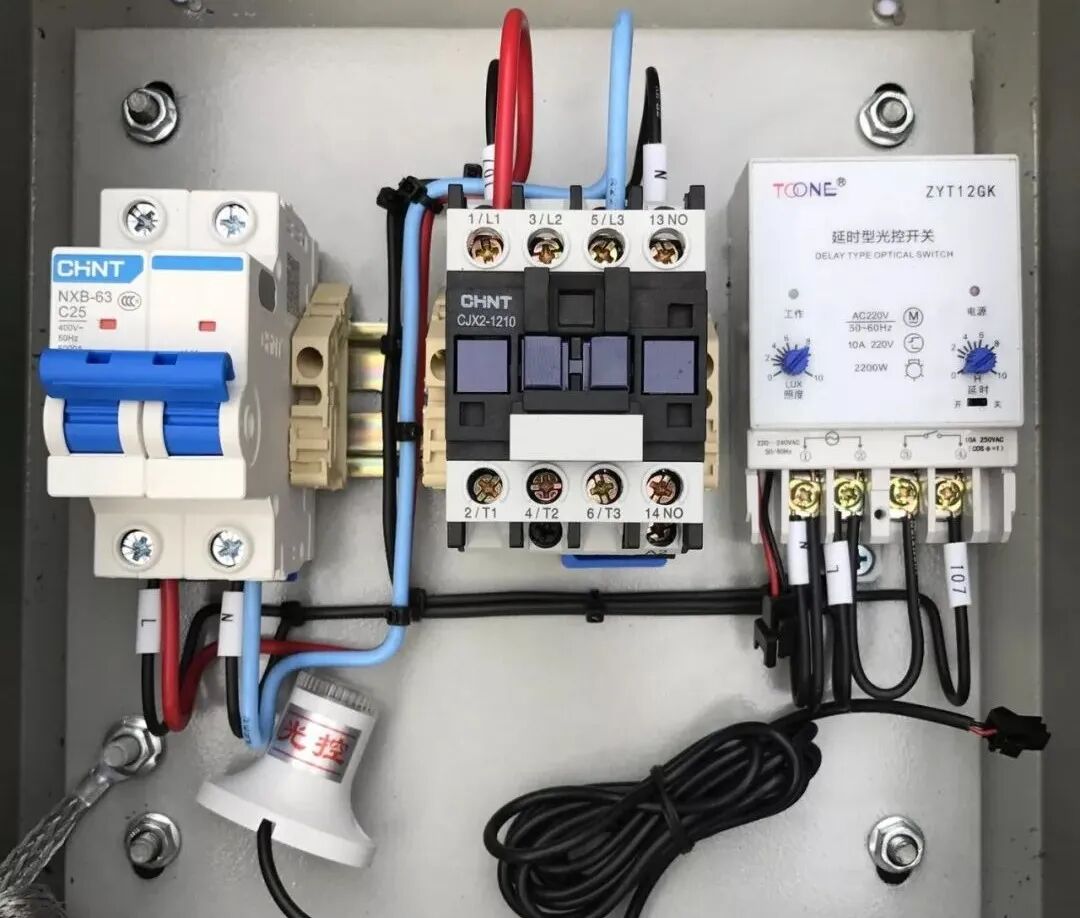 配电柜接线如果能按照这种标准做，那个电工肯定很牛逼！的图3
