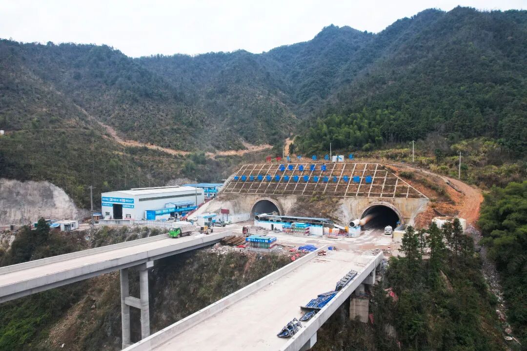 紫金山2号隧道出口端.jpg