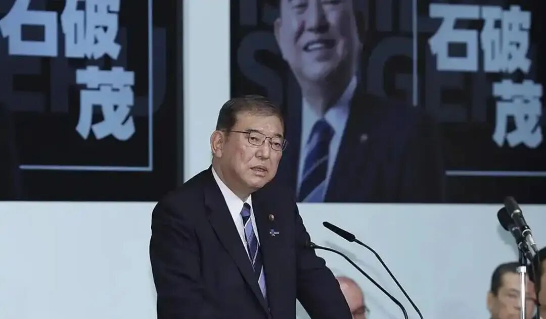 学者解读石破茂垮台背后隐情,王雪萍 | 日本政坛的乱与治：石破茂下台有因 发表战后80..