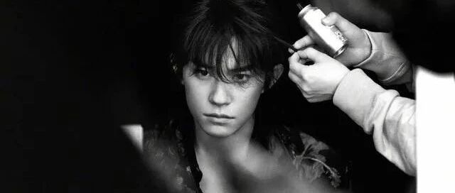 刷屏了！易烊千玺发新歌，歌词暗藏玄机...