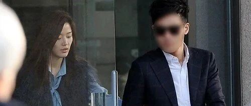 她与青梅竹马的富二代丈夫要离婚？！