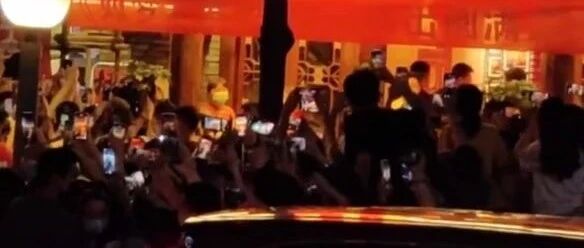 泄露艺人行踪，知名火锅店深夜道歉！