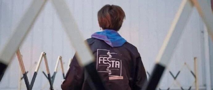 富贵都是装的？又一男星被曝是老赖之子...