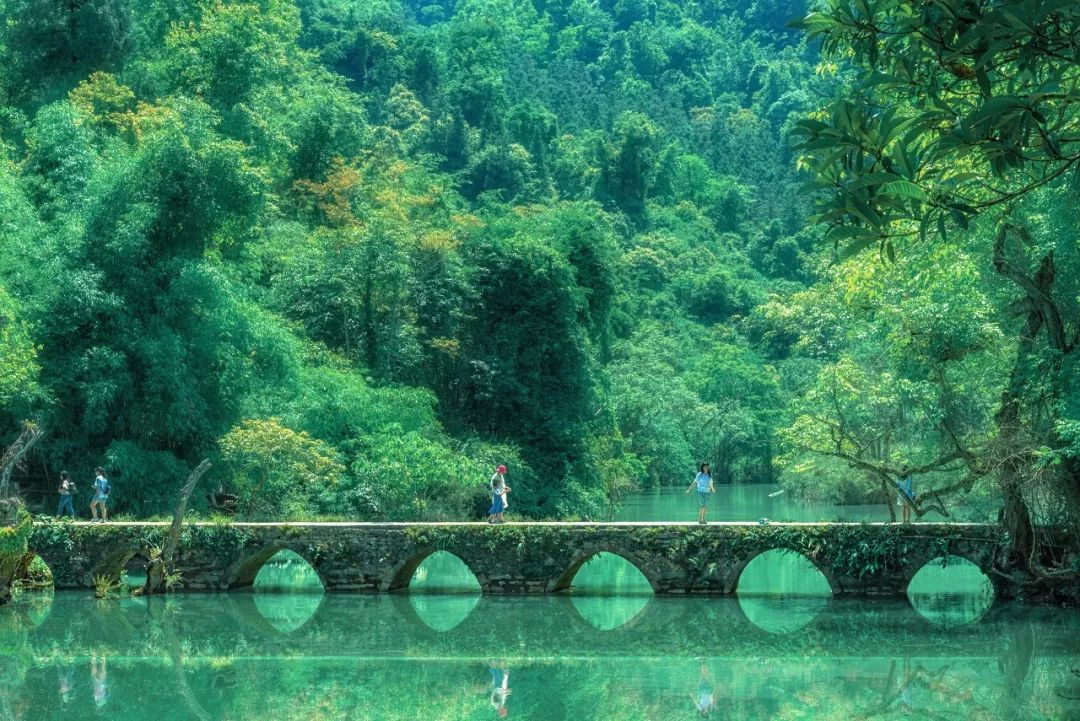 抬頭張家界，低頭九寨溝，貴州這座小城夏天去美爆了 旅遊 第10張