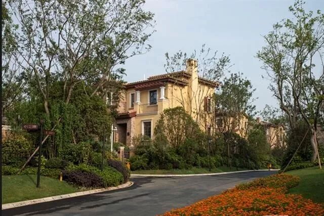 轻钢不生锈是骗人的吗？拆开这栋早年的别墅发现神奇一幕