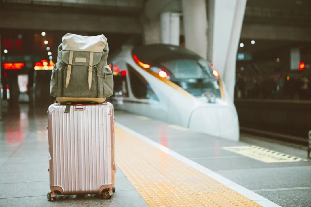 千库网_高铁旅行摄影图_摄影图编号100398.jpg