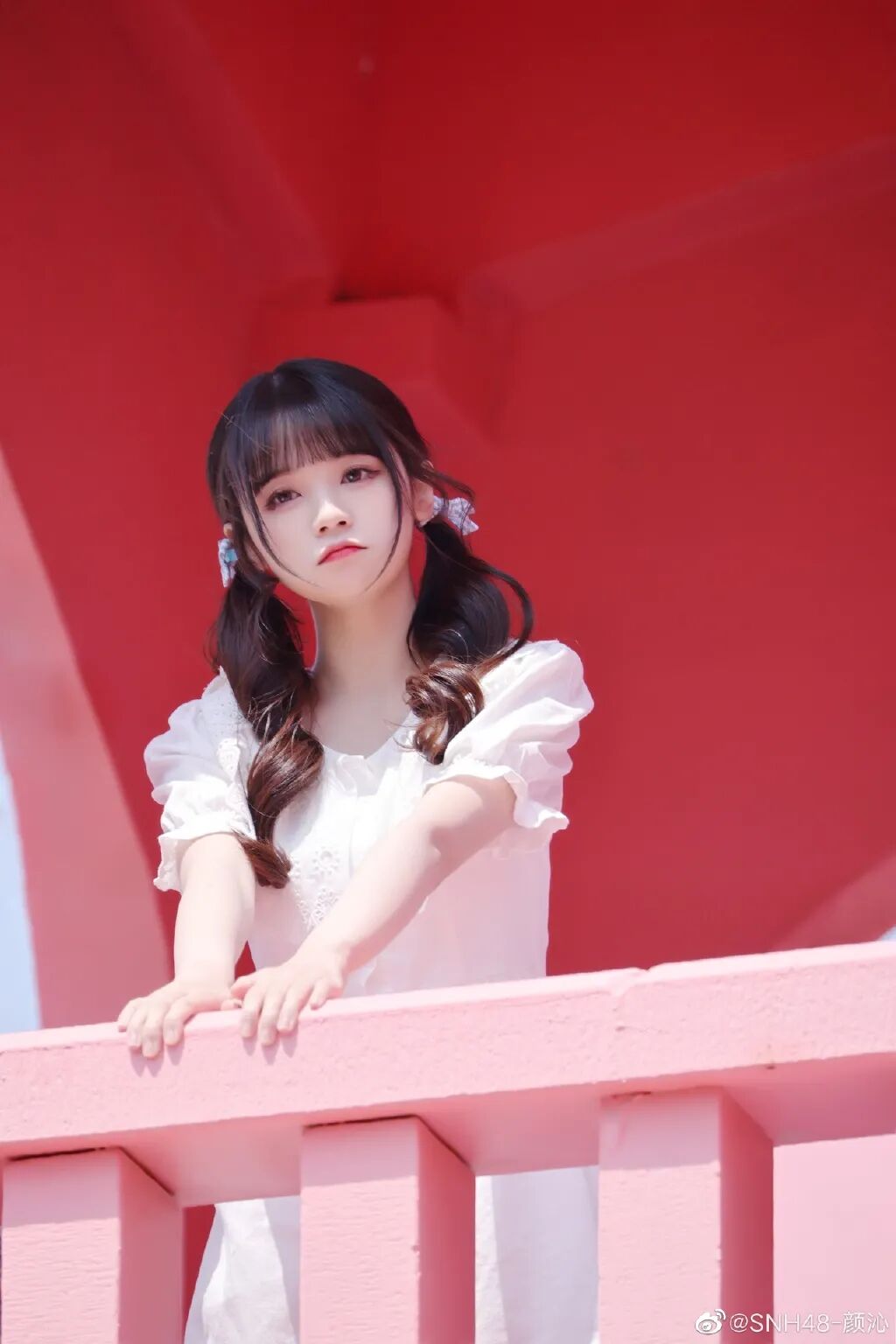 齐刘海 双马尾带来十足的漫画感,把可爱软萌展现得淋漓尽致.