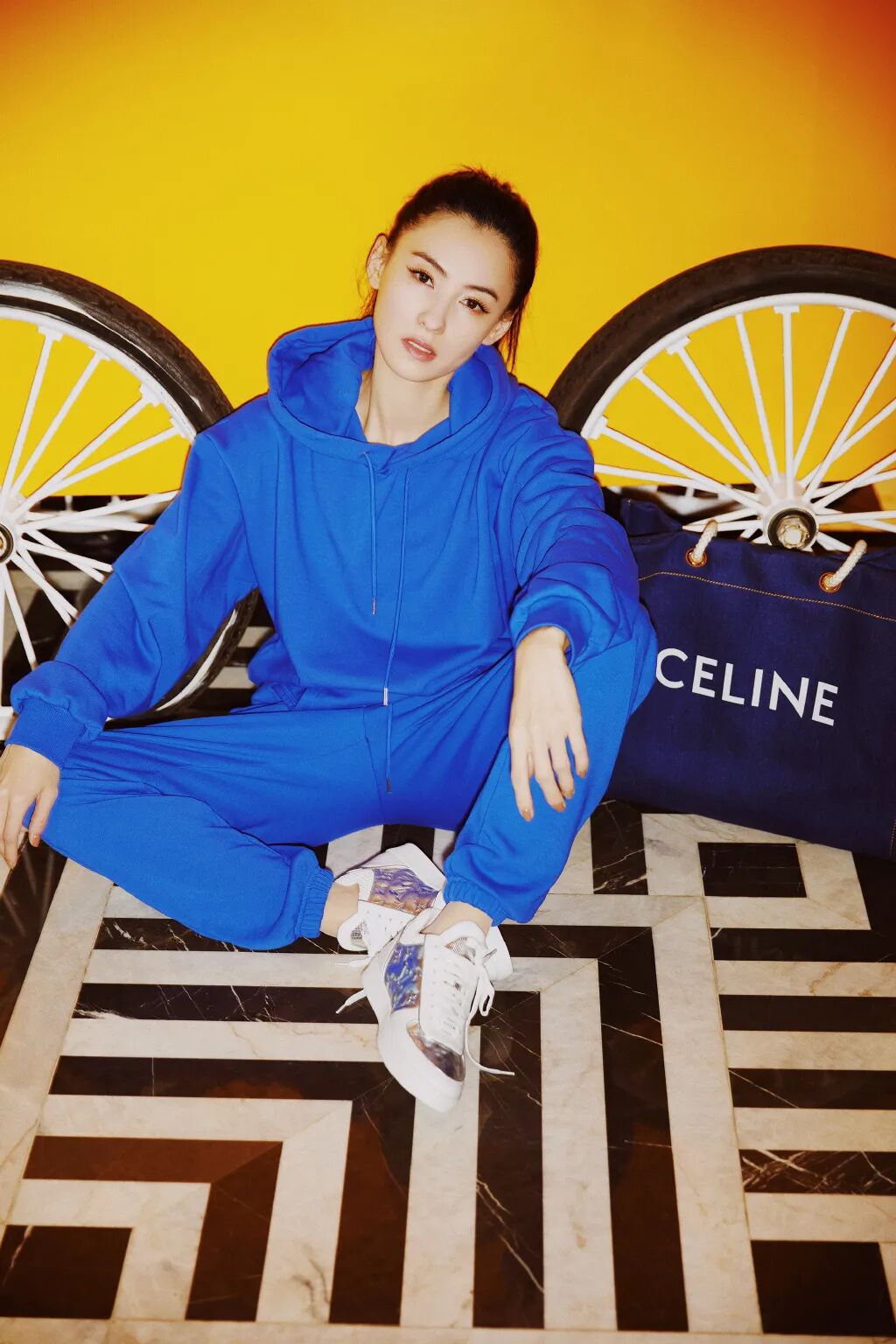 "人间打光板"克莱因蓝-友友