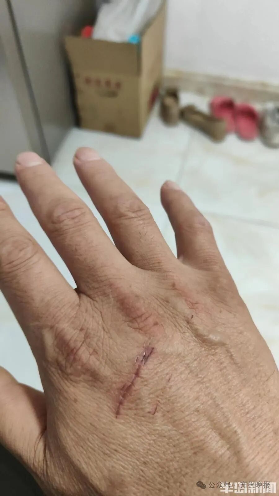 1辆、2辆 ……16辆！济青高速上这一幕被刷屏点赞！多位热心司机讲述经过