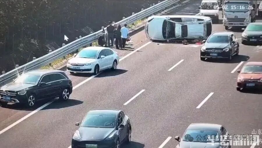1辆、2辆 ……16辆！济青高速上这一幕被刷屏点赞！多位热心司机讲述经过