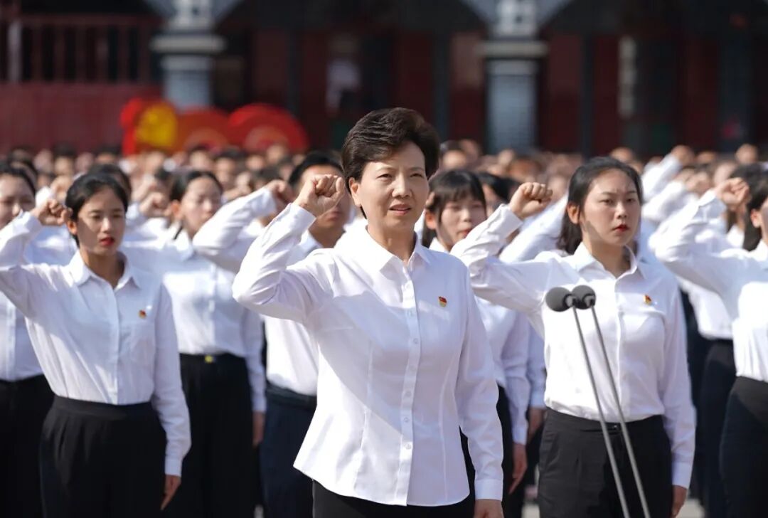 贵州省新党员代表入党宣誓活动在遵义会议会址举行谌贻琴领誓并讲话