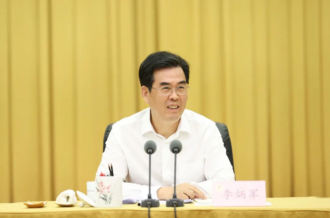 7月22日,省委副书记,省长李炳军出席"省长与省政协委员座谈会",围绕"